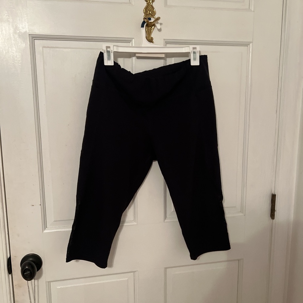 Black athleta capri leggings 🖤